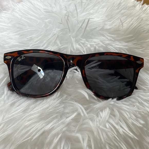Ray Ban tortoiseshell shades - Picture 2 of 4